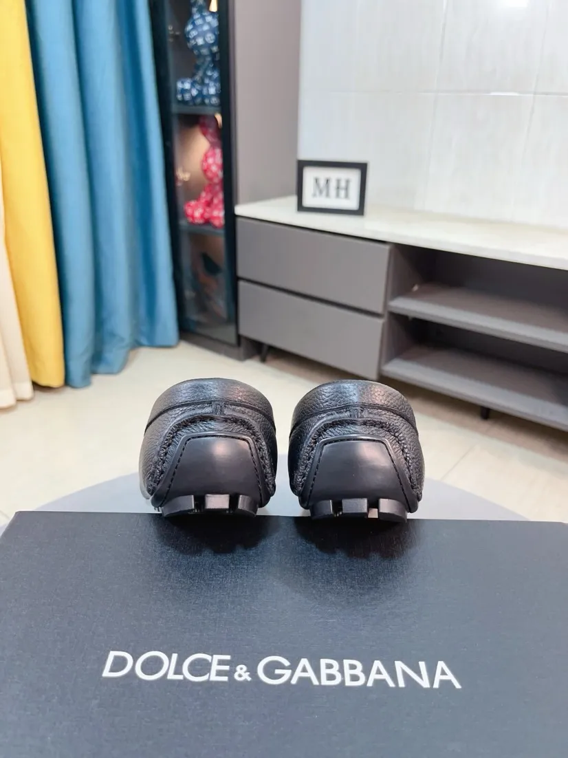 Men's men's shoes💰458🌸🌸[Dolce&Gabbana] DG new men's fashionable casual slip-on shoes Peas shoes🇨🇳Official website original 1:1 mold opening, original order quality 💯Fine workmanship, high-end luxury☘The first layer is made of imported Italian cowhide🌴The first layer of sheepskin lining🍓Rubber wear-resistant and non-slip outsole, comfortable to wear🍍Versatile style, the first choice for high-class men🍉Black available! Code number 38-44
